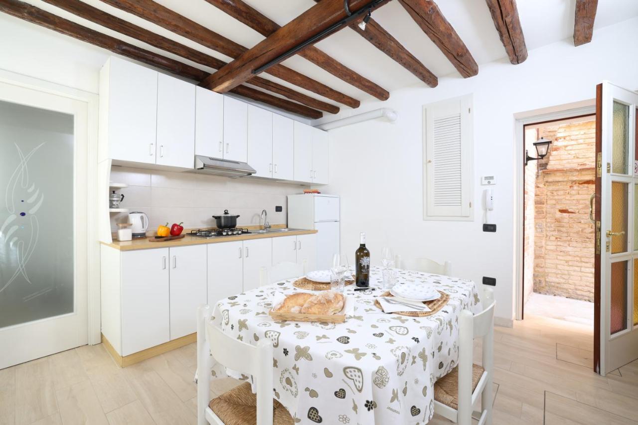 Ca Giardini Apartments In Biennale By Bricola Apartments Venice Exterior photo